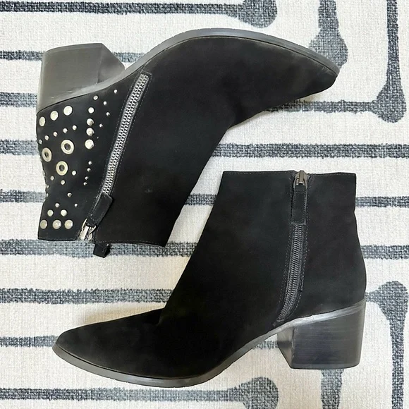 TAHARI Rachel Suede Ankle Bootie - Picture 4 of 9